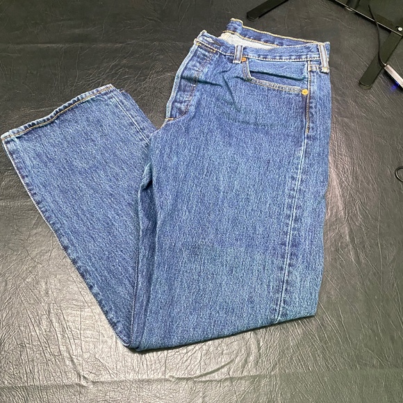 Levi 501 Jeans for Men or Women (34/30) - Picture 4 of 12